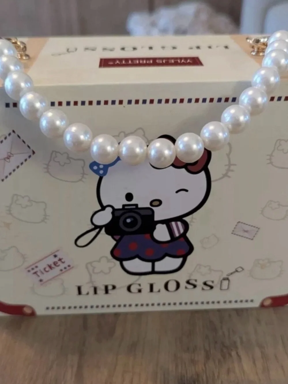 Hello Kitty Box Purse pearl handle with 24 Lip Gloss Mixed Pretty New Sealed